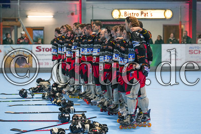 Assenheim w&auml;hrend der Nationalhymne, Finale 2. Skaterhockey-Bundesliga - Rhein-Main Patriots gegen Berlin Red Devils, Niddatal - OT Assenheim, Inlinehockeyhalle Assenheim, 28.10.23