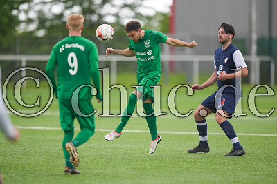 -5- Julian MISTETZKY (SC Dortelweil) gegen -9- Savvas KONSTANTINIDIS (Spvgg. Neu-Isenburg), Verbandsliga Hessen - SC Dortelweil gegen Spvgg.Neu-Isenburg , Bad Vilbel - OT Heilsberg, Sportplatz Heilsberg, 18.05.24
