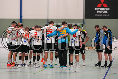 Beide Teams begr&uuml;&szlig;en sich, Oberliga Mitte - TG Friedberg gegen HSG Wettenberg, Friedberg, Halle am Seebach, 14.12.24