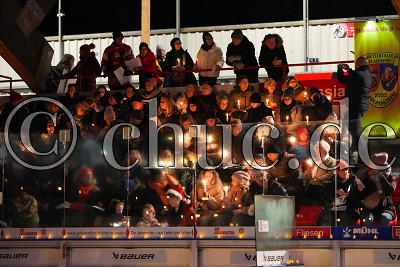 Impressionen vom Weihnachtssingen 2024, Impressionen vom Weihnachtssingen im Colonel-Knight-Stadion 2024, Bad Nauheim, Colonel-Knight-Stadion, 21.12.24
