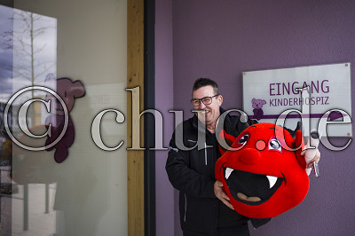 Walter Denhardt (EC Bad Nauheim) alias Hellvis, EC Bad Nauheim - Besuch des Kinderhospiz B&auml;renherz in Wiesbaden, Bad Nauheim, Colonel-Knight-Stadion, 29.03.25