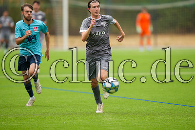 -13- Lukas BORGER (FC Olympia Fauerbach) vor -17- Robin EXELER (T&uuml;rk. SV Bad Nauheim), EKS Cup 2025, Friedberg - OT Fauerbach, Sportplatz Fauerbach, 13.07.25
