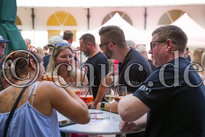 Marc Vorderbr&uuml;ggen und Peter Russel im Gespr&auml;ch, Saisoner&ouml;ffnung EC Bad Nauheim 2025/26 - DEL 2, Bad Nauheim, Burgplatz - Willy's Pub, 09.08.25