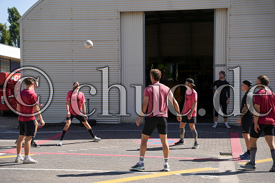 Fu&szlig;ball zum Warmup, beim Kopfball -93- Julian Lautenschlager , Trainingsauftakt - EC Bad Nauheim DEL 2, Frankfurt am Main, Eissporthalle Frankfurt, 11.08.25