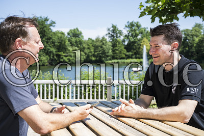 Dominic Auger (Co-Trainer EC Bad Nauheim) im Gespr&auml;ch mit Holger Hess (Redakteur Eishockeynews), DEL 2 - Dominic Auger neuer Co-Trainer des EC Bad Nauheim, Bad Nauheim, Colonel-Knight-Stadion, 20.06.26