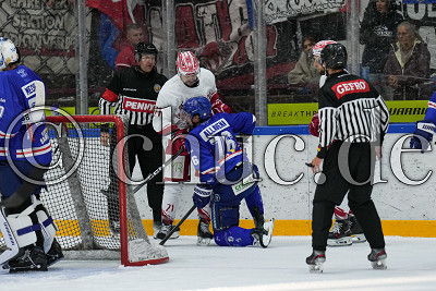 -21- Matt Marcinew (EC Bad Nauheim) mit -76- Luca Allavena (SC Riessersee), Vorbereitungsturnier Garmisch - EC Bad Nauheim gegen SC Riessersee, Garmisch-Partenkirchen, Olympia-Eissport-Zentrum Garmisch, 22.08.26