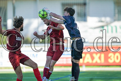 -9- Marcel Woerner (SV Germ. Ockstadt), -10- Aron Schuetz (SV Germ. Ockstadt), -29- Jannis Beck (Towart FC O. Fauerbach II), Kreisliga A Friedberg -FC O. Fauerbach II gegen SV Germ. Ockstadt, Friedberg - OT Fauerbach, Sportplatz Fauerbach, 06.09.26