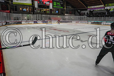 Nebel / Nebelspiel / Fog / Fogdevils - Die Ventilatoren die eigentlich den Nebel wegblasen sollen, tauen leider das Eis auf weshalb Schlittschuhe und Pucks nicht mehr richtig gleiten, Testspiel - EC Bad Nauheim gegen D&uuml;sseldorfer EG, Bad Nauheim, Colonel-Knight-Stadion, 13.09.26