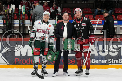 -60- Shane Hanna (Starbulls Rosenheim) und -2- Joel Keussen (-A- EC Bad Nauheim) sind die Spieler des Abends, DEL 2 - EC Bad Nauheim gegen Starbulls Rosenheim, Bad Nauheim, Colonel-Knight-Stadion, 04.10.26