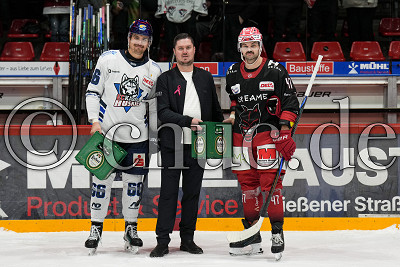 -66- Darren Mieszkowski (-A- EC Kassel Huskies) und -47- Marco Pfleger (EC Bad Nauheim) sind die Spieler des Abends, DEL 2 - EC Bad Nauheim gegen EC Kassel Huskies, Bad Nauheim, Colonel-Knight-Stadion, 11.10.26